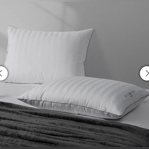 Hotel Grand Feather & Down Pillow, 2-pack (not in packaging but new pillows) - Picture 2 of 9
